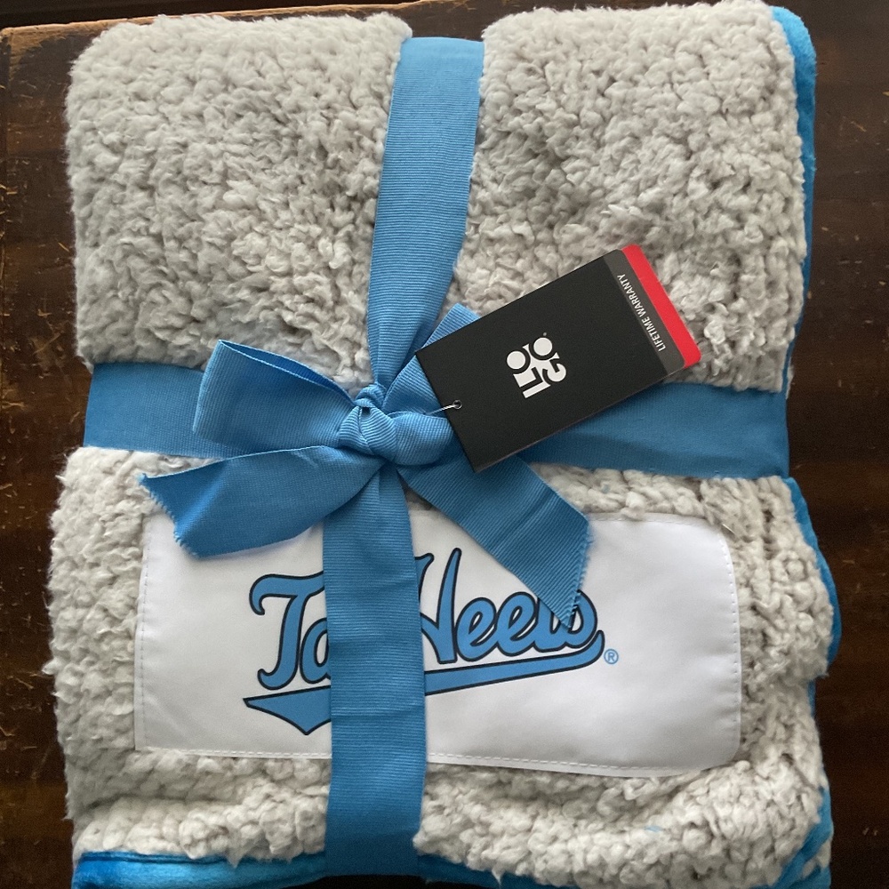 NWT UNC Tar Heels Sherpa fleece blanket